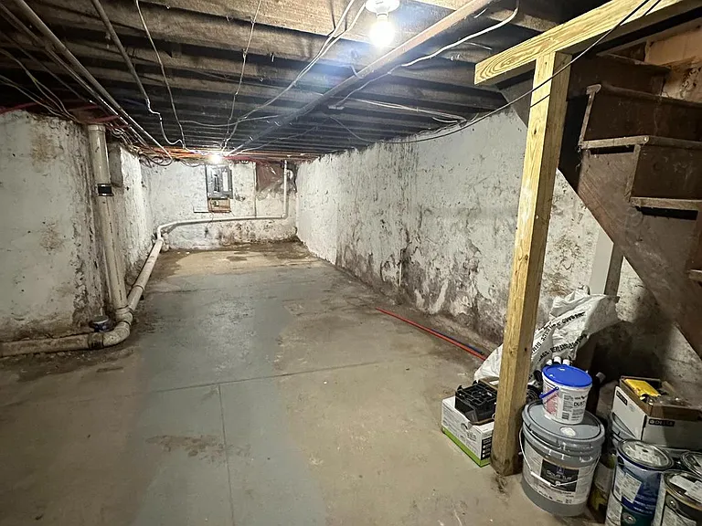 279 S Alden St — Photo 18