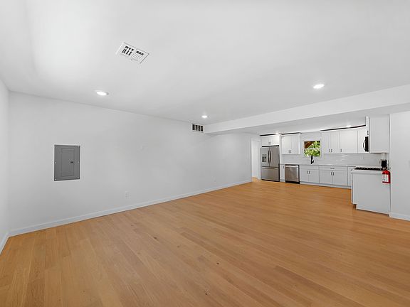 2nd image of 3 Meadow Rd APT 2