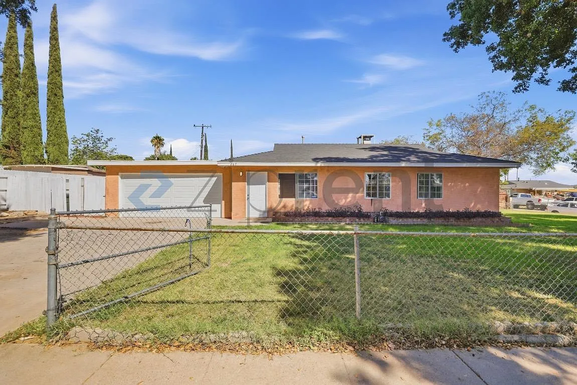 3 bed, 960 sqft, $1,995 — Photo 2