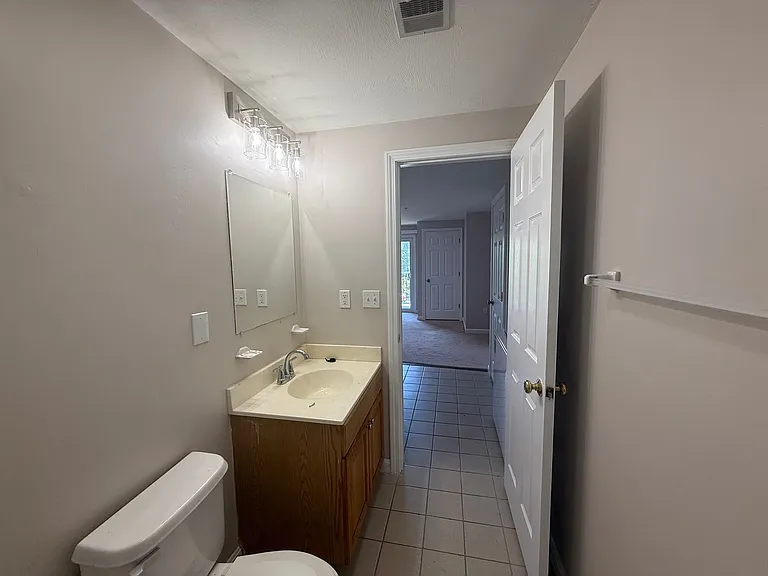 Pondsview Apartments — Photo 41