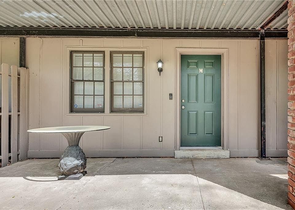 1st image of 3083 Colonial Way APT M
