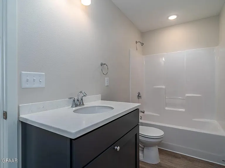 895 Thames Ct — Photo 16