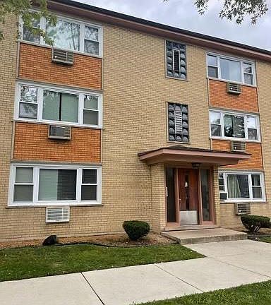 2nd image of 5555 N Washtenaw Ave APT 1N