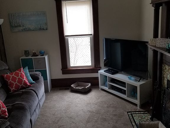 Den, Picture 2