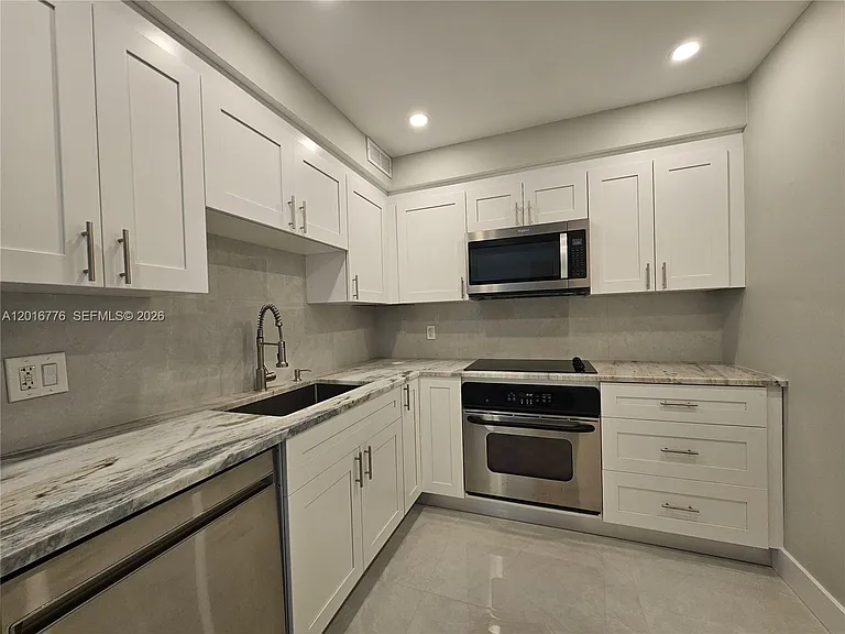 1985 S Ocean Dr #2K — Photo 1