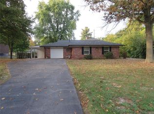 10 Shady Ln, Belleville, IL 62221