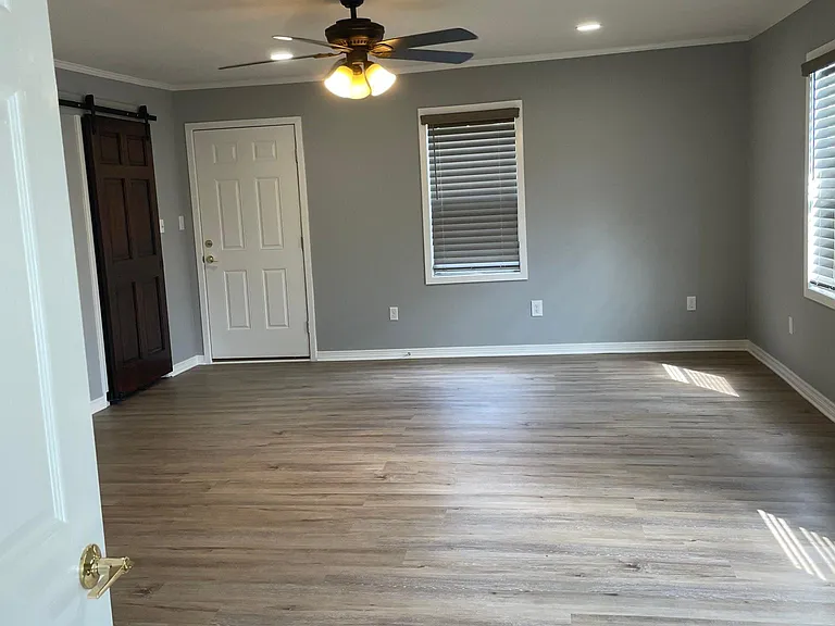 901 S Oak St — Photo 5