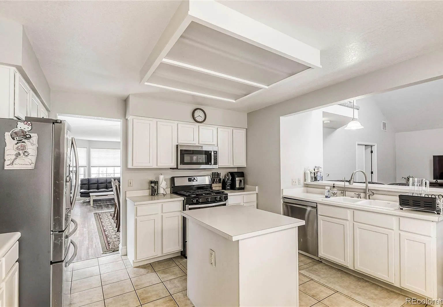 4 bed, 3.0 bath, 2369 sqft, $3,595 — Photo 2