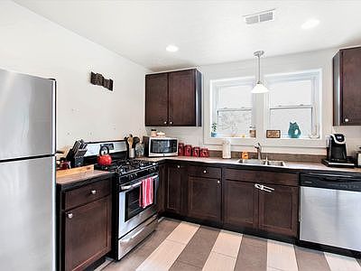 3rd image of 121 Leonard St NE #2