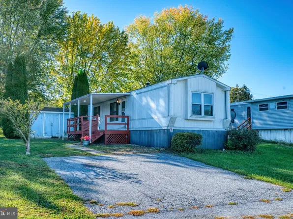 16 Walnut Ct, Fleetwood, PA 19522