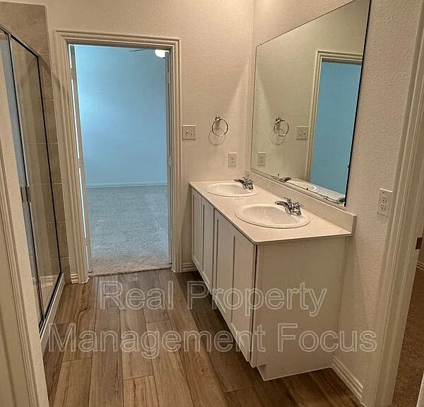 239 Jenkinson Dr — Photo 15