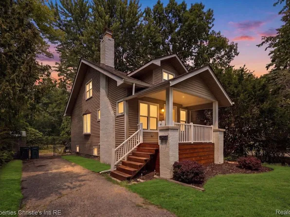 827 Gardenia Ave, Royal Oak, MI 48067