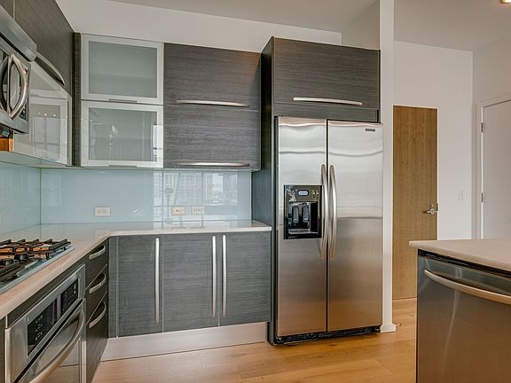 5th image of 700 12th Ave S Unit 809