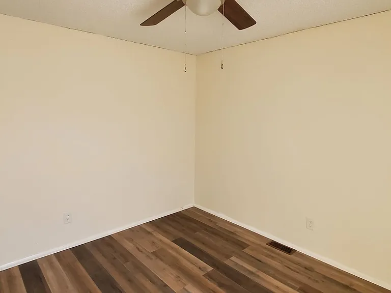 7402 Brigmore Dr — Photo 13