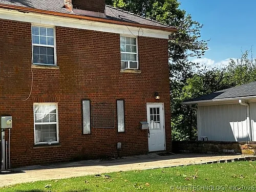 211 W Kings Rd Photo 1