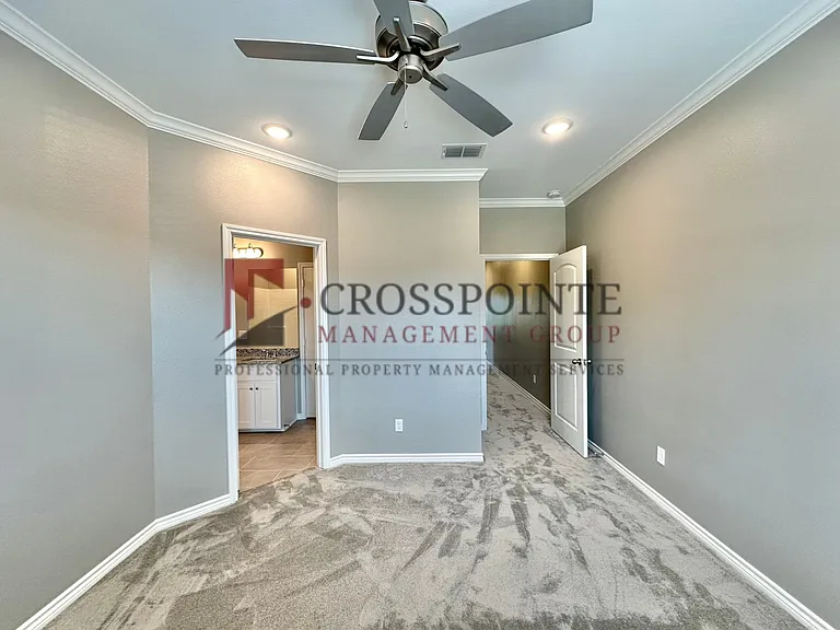3 Bedroom 2.5 Bathroom Townhomes At Villa Rosa! Now Offering 1/2 Off First Full Months Rent! — Photo 23