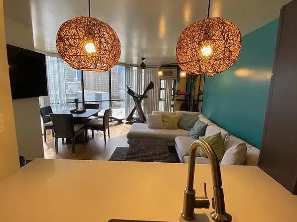 930 Kaheka St, Honolulu, HI 96814