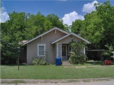 1st image of 704 W 13th St