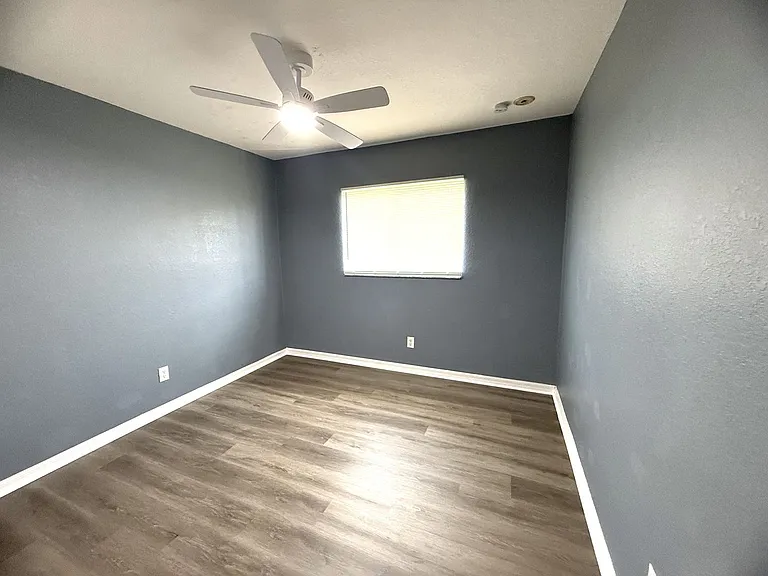 302 NW 2nd Pl — Photo 19