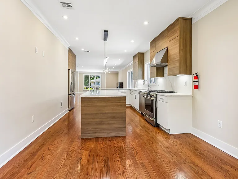 211 Warwick Ave #1 — Photo 41