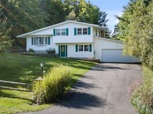 16 S Knoll Dr, Dryden, NY 13053