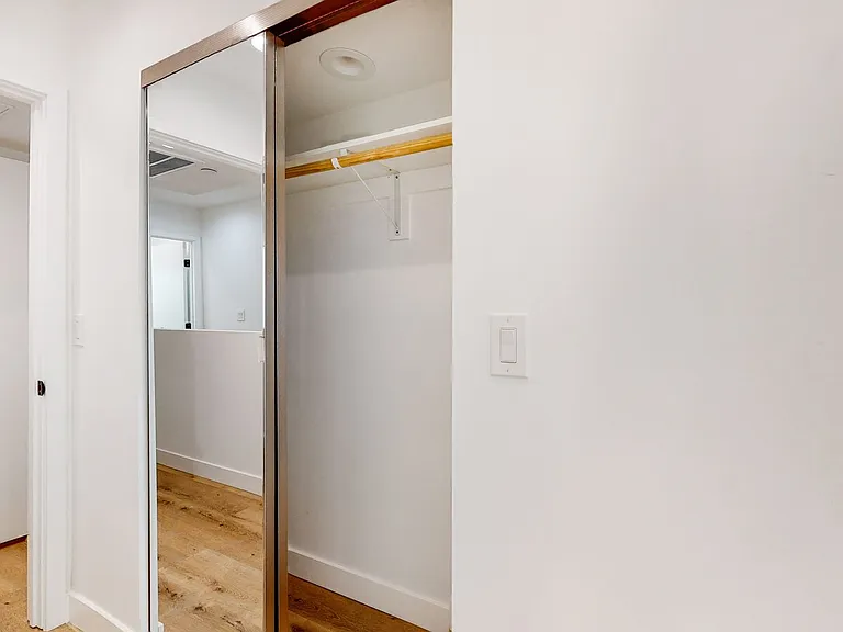 Top-Of-The-Line 4 Bed/4 Bath Townhomes With Parking! — Photo 6