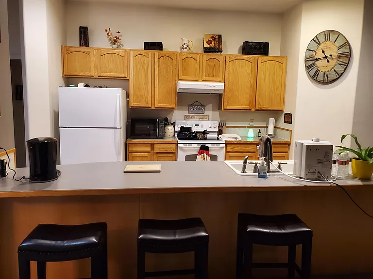 415 Sherilyn Ct — Photo 2