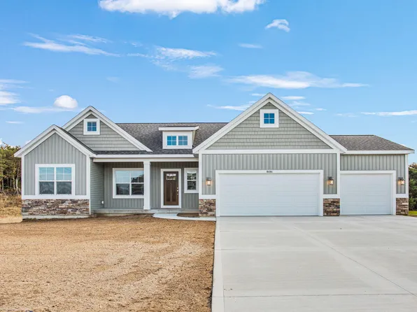 9494 Shoreway Dr, West Olive, MI 49460