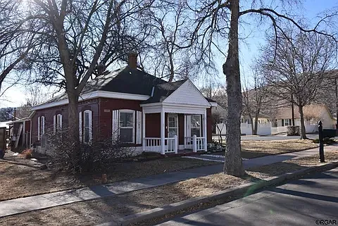 704 Whipple Ave — Photo 2