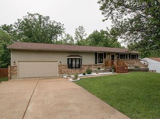 453 Fairwick Dr, Saint Louis, MO 63129