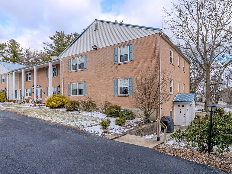 2066 Chester Rd #4 — Photo 19