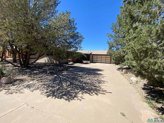 2nd image of 2204 S Palomar Dr
