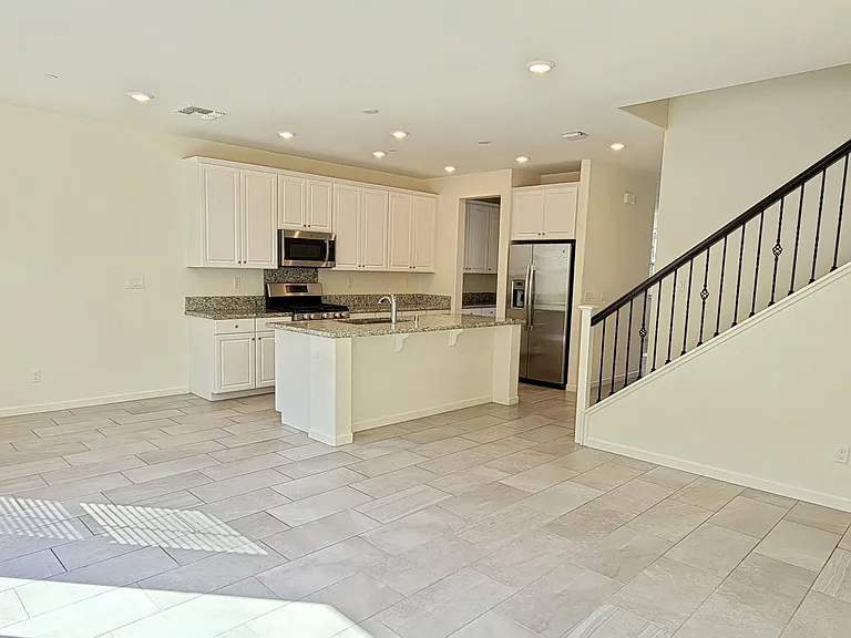 8013 Avanti Dr — Photo 36