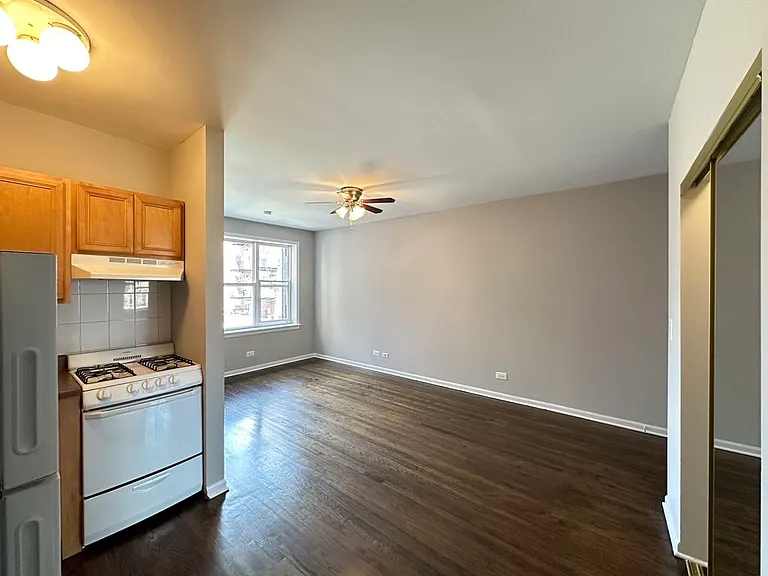 914 W Dakin St #512 — Photo 5