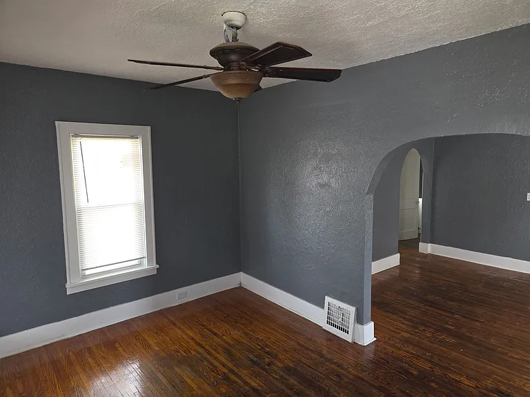 1214 W Brons Ave — Photo 4
