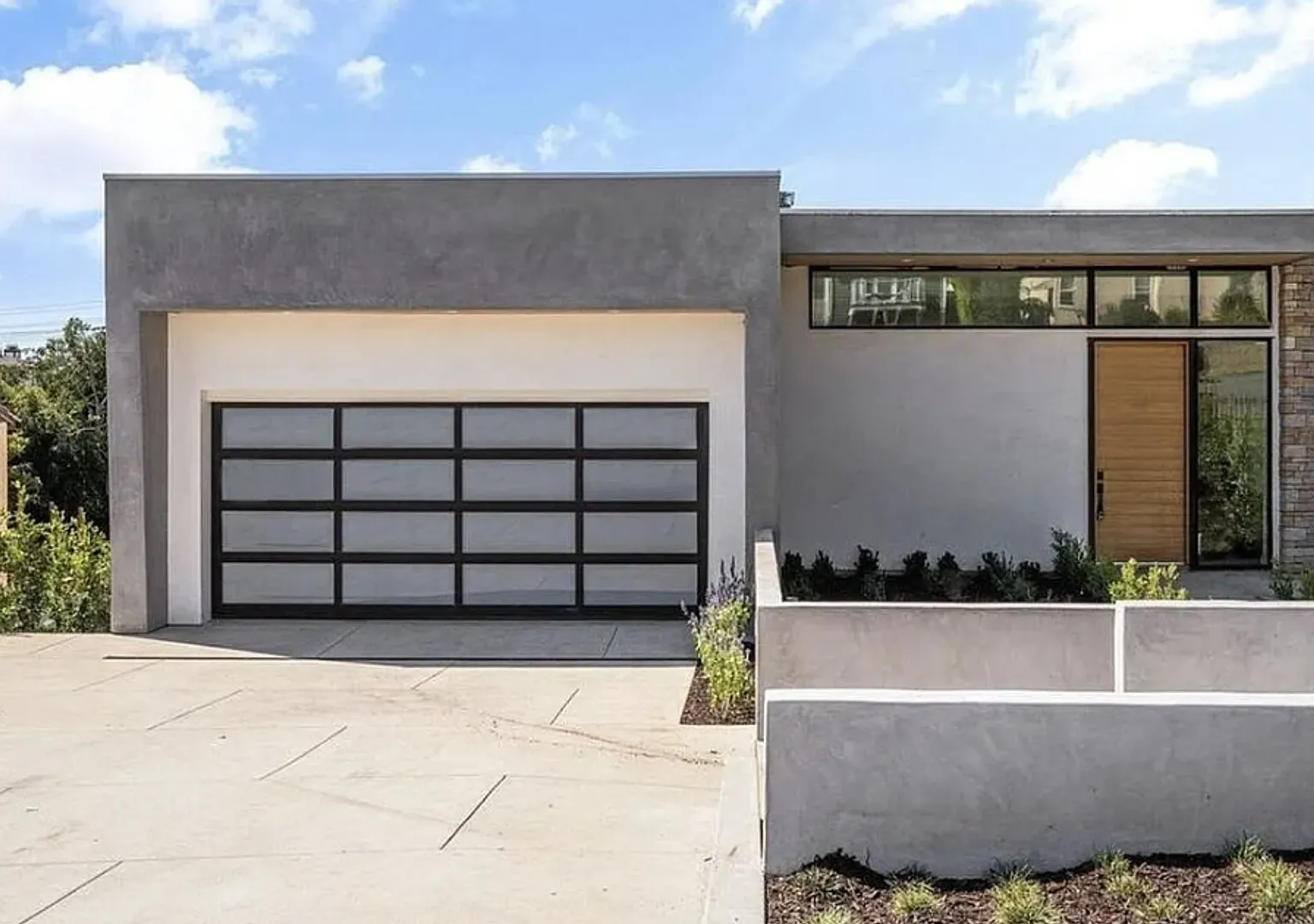 Luxury 4 Bed / 5 Bath Mar Vista Estate with Private Pool & Coastal Views — Photo 3