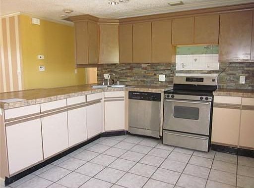 4th image of 601 SW 83rd Ave