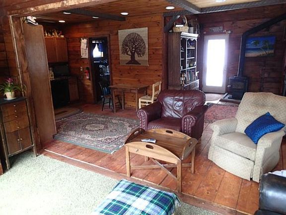3rd image of 707 Camp Road