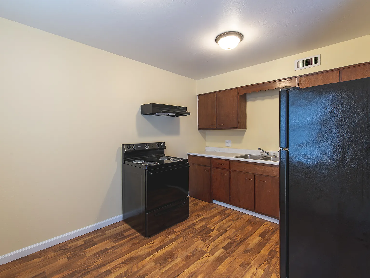 2 bed, 1.0 bath, 600 sqft, $1,095 — Photo 4