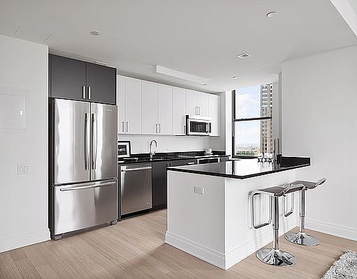 3rd image of 70 Pine St #1518