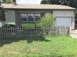 25 Chester Ave, Cranston, RI 02920