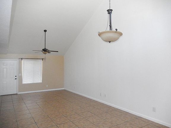 3rd image of 2753 N Pacific Dr
