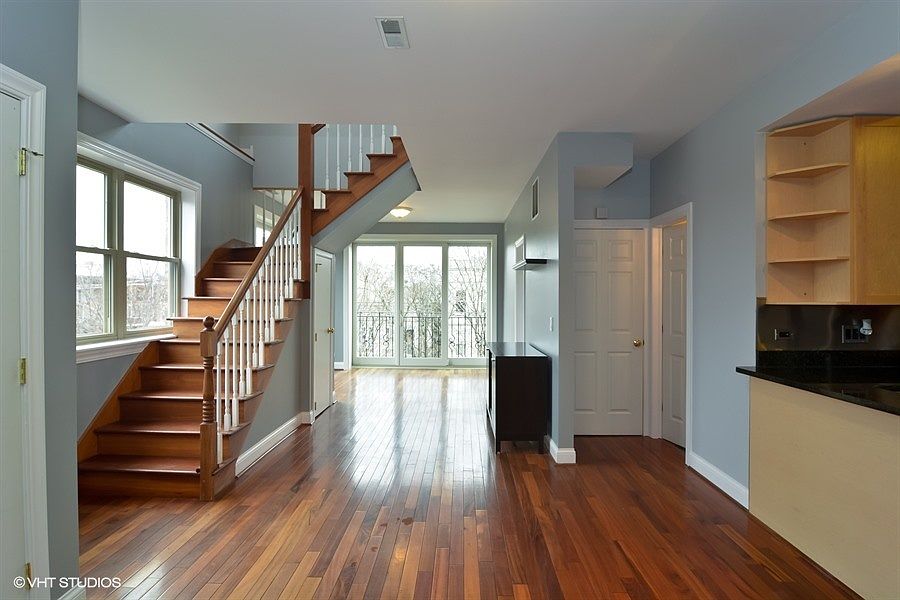 1st image of 1540 N Claremont Ave APT 3E