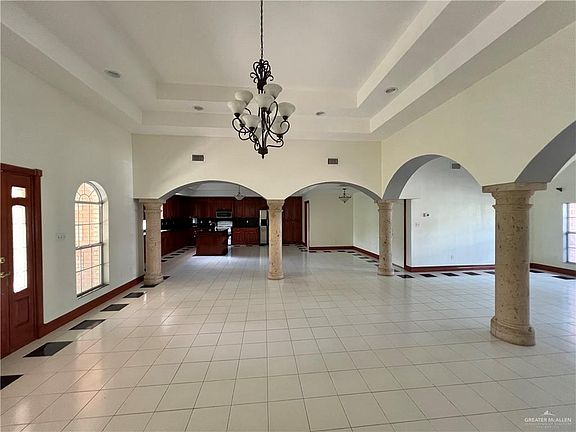 4th image of 415 W Jackson Ave