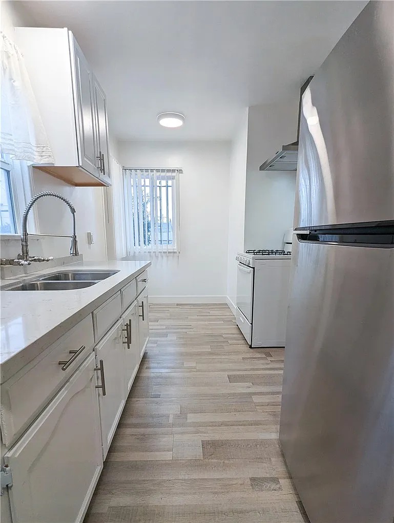 1 bed, 900 sqft, $1,545 — Photo 3