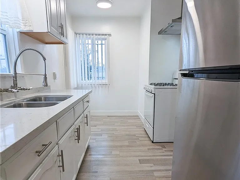 6101 S Hobart Blvd — Photo 3