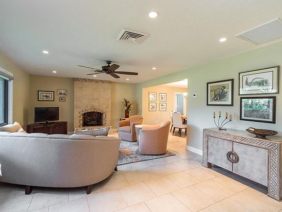 4th image of 1829 Pandora Dr