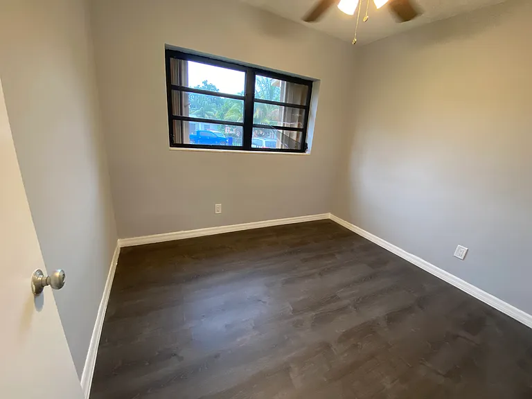 15861 NE 14th Ct — Photo 25