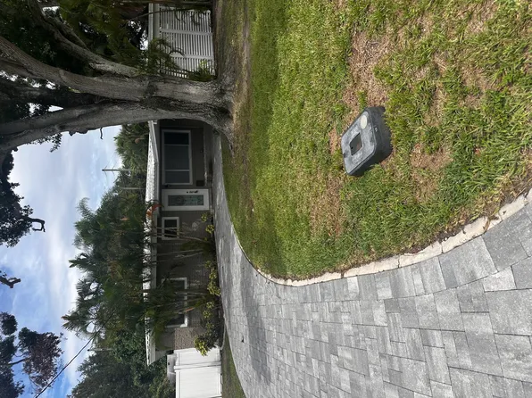 355 Barbara Cir, Belleair, FL 33756