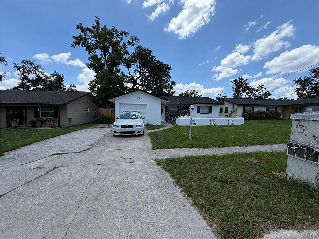 3 bed, 1.0 bath, 1300 sqft, $1,699 — Photo 1